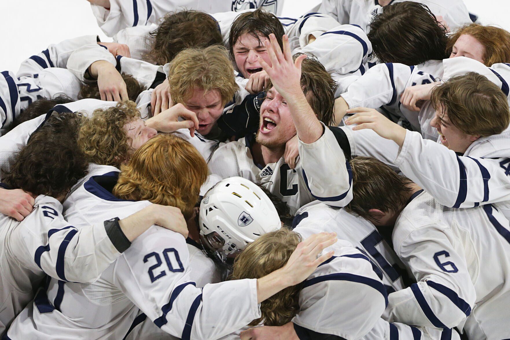 030522_boyshockey_16.JPG
